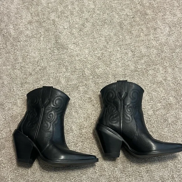 Boot Barn Boots (Women’s) - Picture 3 of 6